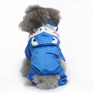 Imperméable bleu pour chien à quatre pattes avec capuche dessin animé et aileron de requin.