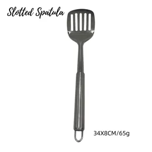 Detalle de espátula ranurada de acero inoxidable 34x8cm peso 65g utensilio de cocina