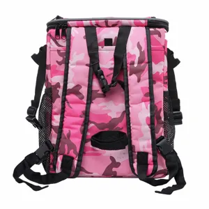 Vista posteriore dello zaino porta animali mimetico rosa con spallacci regolabili.