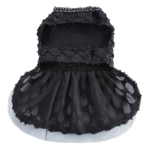 Vue détaillée de la robe pour chien noire, haut texturé tweed et jupe en tulle pois.