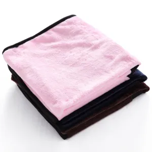 Soft double-sided fleece pet blanket detail view, cozy mat for dogs and cats, warm and comfortable.