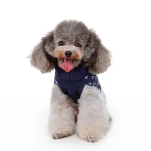 Chaud pull d'hiver pour chien en bleu foncé à col roulé avec jolis motifs pour animaux de compagnie.