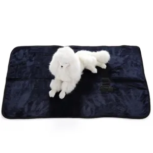 Double-sided fleece pet blanket for dogs and cats, soft and warm sleeping mat for all seasons.