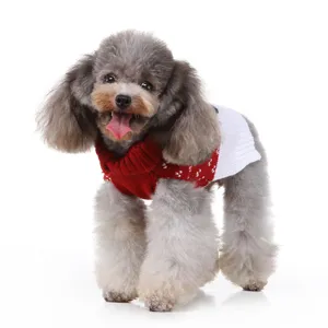 Pull d'hiver confortable pour chien en rouge et blanc avec col roulé, idéal pour les animaux.