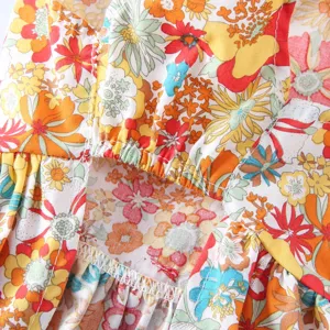 Détail robe pour animal, jolie jupe d'été pour chiot à fleurs, vêtement léger pour chaton.