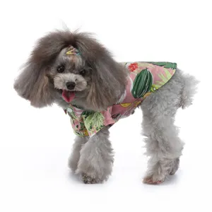 Tropisches Hundeshirt mit Wassermelonen-Print für kleine Hunde im Sommerurlaub-Stil.