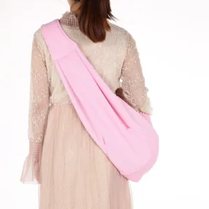 Rückansicht der atmungsaktiven rosa Haustier-Schultertasche für kleine Hunde und Katzen