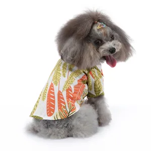 Hawaii-Hemd für Hunde mit tropischem Blattmuster für den Sommer, Detailansicht.
