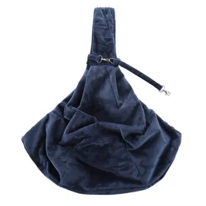 Detailansicht der weichen dunkelblauen Haustiertasche mit integrierter Sicherheitsleine.