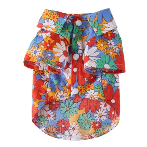 Lebhaftes Hundesommershirt mit Gänseblümchen-Muster im Strandurlaubsstil für Hunde