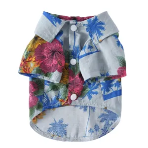 Atmungsaktives Hawaii-Hundehemd für den Sommer mit Blumen- und Palmenmuster-Print