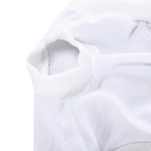 Détail de gilet uni pour chien, vêtement d'été respirant pour petits animaux de compagnie.