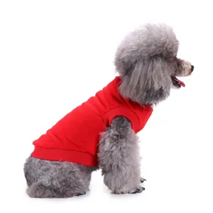 Confortable gilet pour chien unie rouge, vetement d'ete parfait et t-shirt respirant pour animaux.