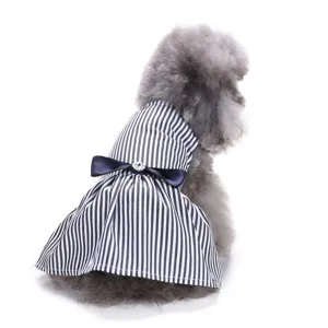 Blau-weisses gestreiftes Haustier Hundekleid mit Schleife fuer kleine Hunde im Sommer