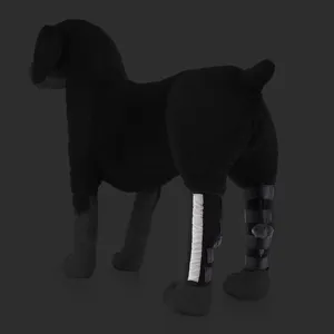 Dettaglio della fascia per zampe di cane con striscia riflettente per la sicurezza
