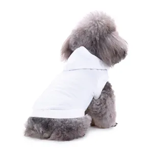 Vue détaillée d'un gilet à capuche blanc uni pour chien, tissu doux et coupe confortable.