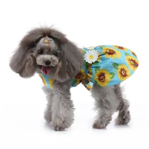 Détail de robe pour animal à motif tournesol, vêtement d'été respirant pour chien.