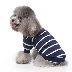 Nettes gestreiftes Hunde T-Shirt in Dunkelblau und Weiss, bequeme hochschliessende Haustierkleidung.