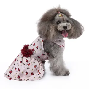 Détail de la robe rose pour animaux à imprimé coccinelle et belle fleur rouge au dos.