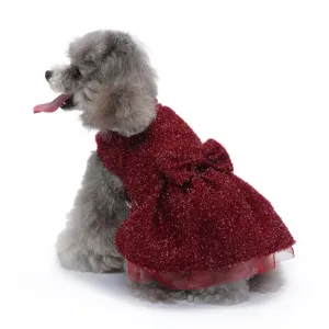 Robe rouge scintillante pour chien avec nœud style princesse vêtement chiot mignon.