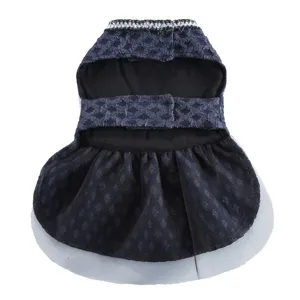 Vue détaillée de la robe pour chien, jupe princesse en tweed bleu élégante pour fête de chiot