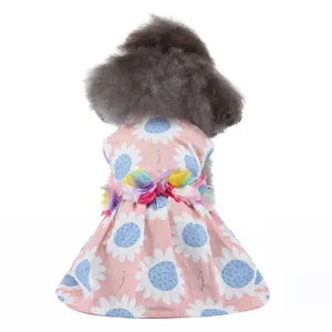 Jolie robe florale pour chien en été, jupe de vacances respirante pour chats et chiens.