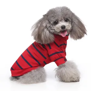 Gemütlicher rot-blau gestreifter Haustierpullover für Hunde mit hohem Kragen Detail.