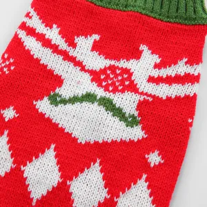 Pull de Noël rouge pour animaux de compagnie, joli motif de renne tricoté avec col vert.