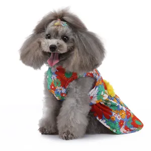 Vue detaillee de la belle robe florale d'ete pour animaux de compagnie respirante.