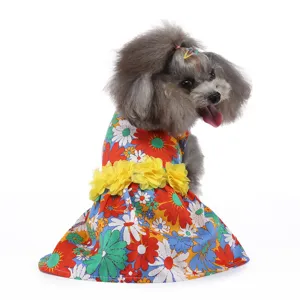 Jolie robe florale pour animaux de compagnie, robe d'été respirante avec fleur de taille.