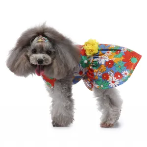 Jolie robe d'été florale pour chien et chat, vêtement de vacances respirant en détail.