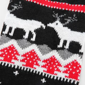 Détail pull de Noël pour animal, motif renne tricoté confortable pour chien d'hiver, coton chaud.