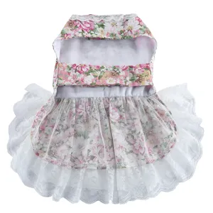 Détail robe chien animal floral rose, jolie jupe à volants en dentelle pour petits chiots.
