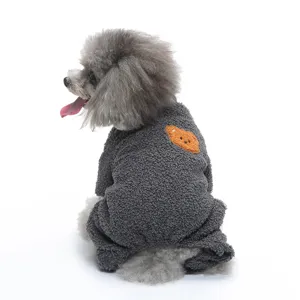 Accogliente pigiama in pile grigio per animali con orsetto, tutina calda a quattro zampe per cani.
