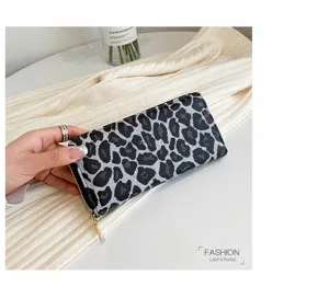 Close-up of the leopard print fabric and golden zipper on the lady's long clutch