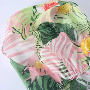 Belle robe d'été respirante pour chien avec imprimé de fruits tropicaux en détail
