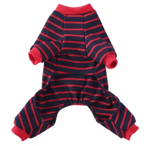 Detailansicht der rot-blau gestreiften Baumwoll-Haustier-Pyjamas im Vier-Bein-Design