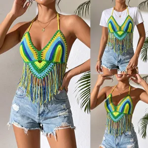 Handgehäkeltes buntes Bikini-Oberteil mit Fransen und Neckholder für den Strandurlaub