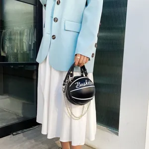 Bolso bandolera creativo con forma de baloncesto, cadena dorada y asa superior