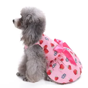 Bezauberndes rosa Erdbeeren Hundekleid mit Schleife, süße Sommer Haustierbekleidung für kleine.