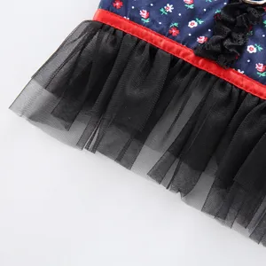 Grazioso abito con pettorina per cani a fiori con gonna di tulle e anello D per cani.