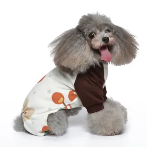 Dünner Hunde-Schlafanzug mit Kirschmuster, vierbeiniges Design und braunen Ärmeln
