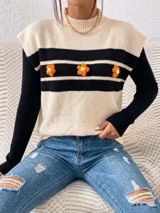 Élégant gilet en tricot sans manches à rayures colorblock avec de jolies fleurs crochetées.