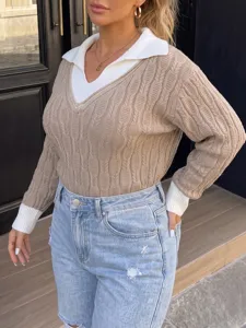 Vista detallada de jersey de punto para mujer con cuello contraste, elegante top con cuello V.