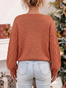 Gemütlicher V-Ausschnitt Strickpullover mit Rautenmuster in Rostorange für Damen Detail.