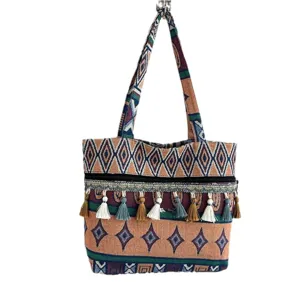 Bolso tote étnico retro con borlas de flecos y patrones geométricos