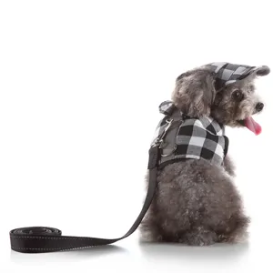 Set imbracatura per cani quadri nero bianco gilet riflettente traspirante vista dettagliata