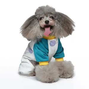 Detailansicht eines leichten Haustier-Pyjamas mit Cartoon-Prints für Hunde
