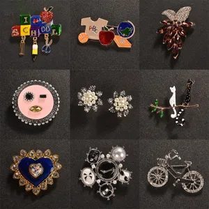 Spilla Vintage Elegante con Strass e Perle Artificiali per Donna Spilla in Lega Distintivo Moda Accessorio Abbigliamento Gioielli Regalo