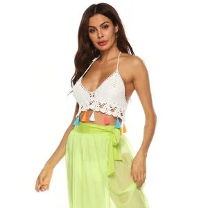 Böhmisches handgehäkeltes Neckholder-Bikini-Oberteil mit bunten Quasten und tiefem V-Ausschnitt